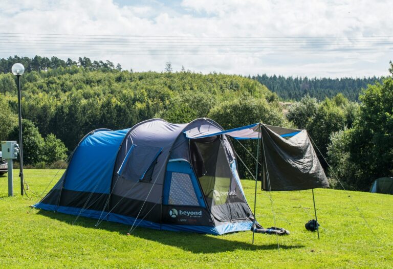 Team-Camping-Floreal-Gossaimont-Campingbereich-fuer-Zeltplatz-im-Gruenen-auf-dem-Campingplatz